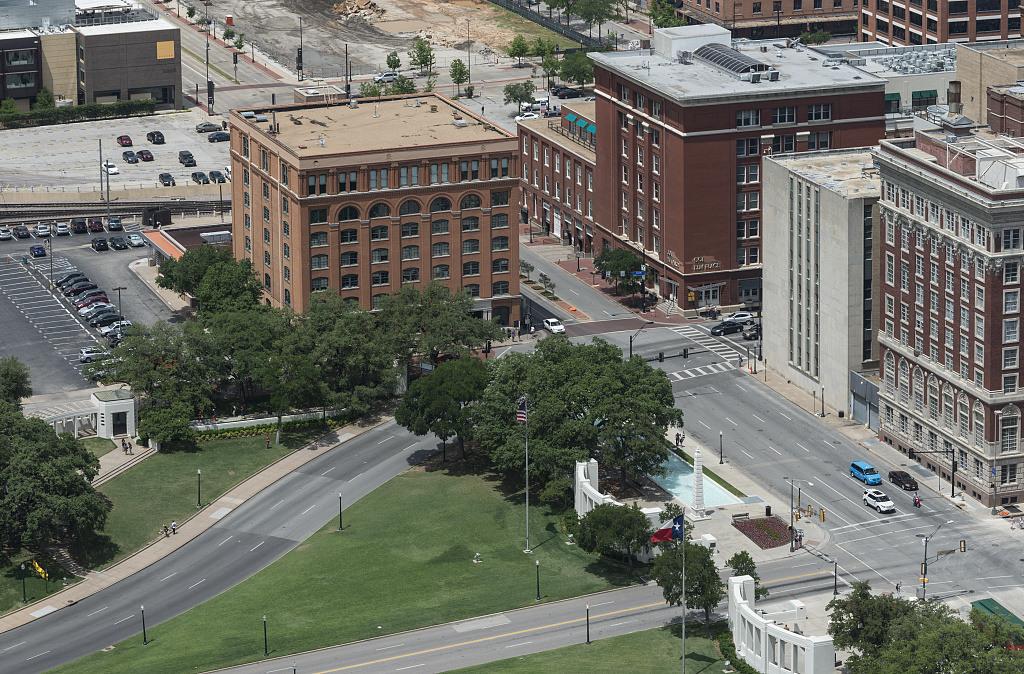 view-in-2014-of-dealey-plaza-and-the-texas-school-book-depository-in-dallas-1024